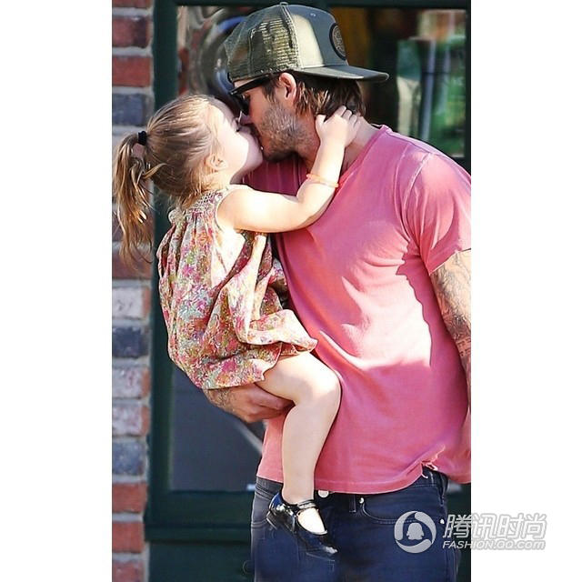 王诗龄为爸爸做蛋糕庆祝生日 超萌<em>父女</em>照合集