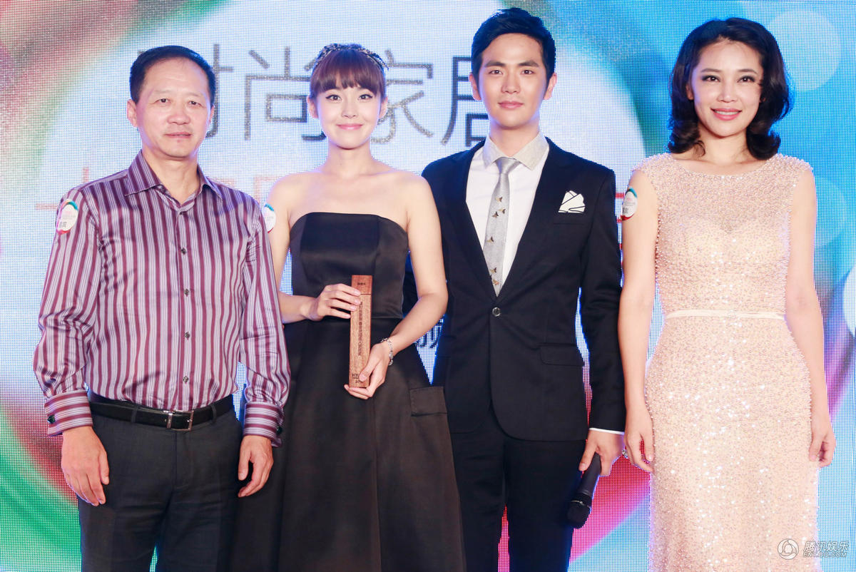 张晓龙携张佳宁亮相 压轴获最受欢迎名人家居奖