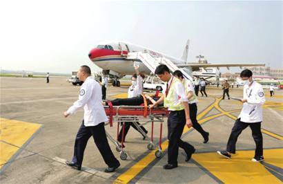 上海机场举行应急救护演练 保障应急处置能力