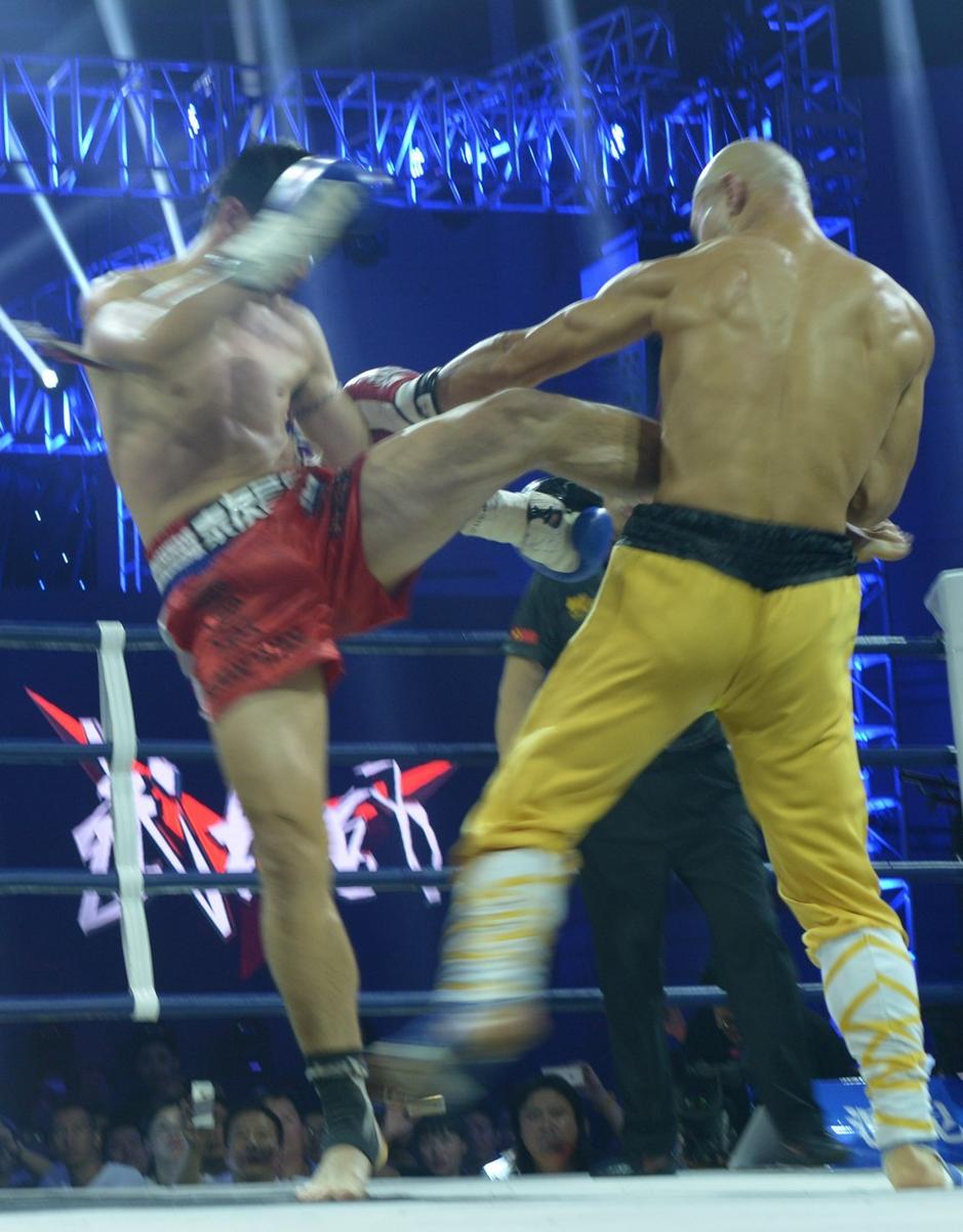 2014年10月4日 武林风20141004温岭站 武僧一龙吊打泰拳王江通猜 重拳