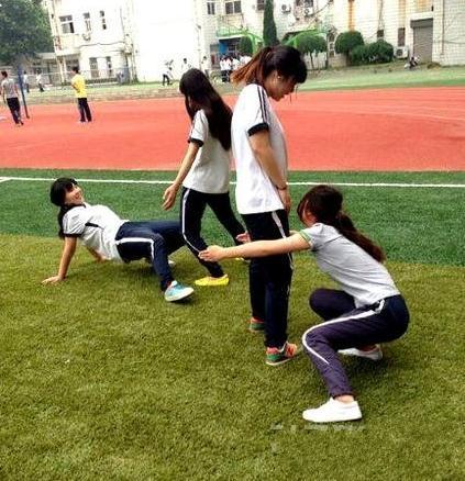 我们都是深井冰图片178：做运动的姿势好奇怪啊