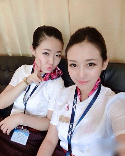美女自拍爆空姐照上联美女出图片