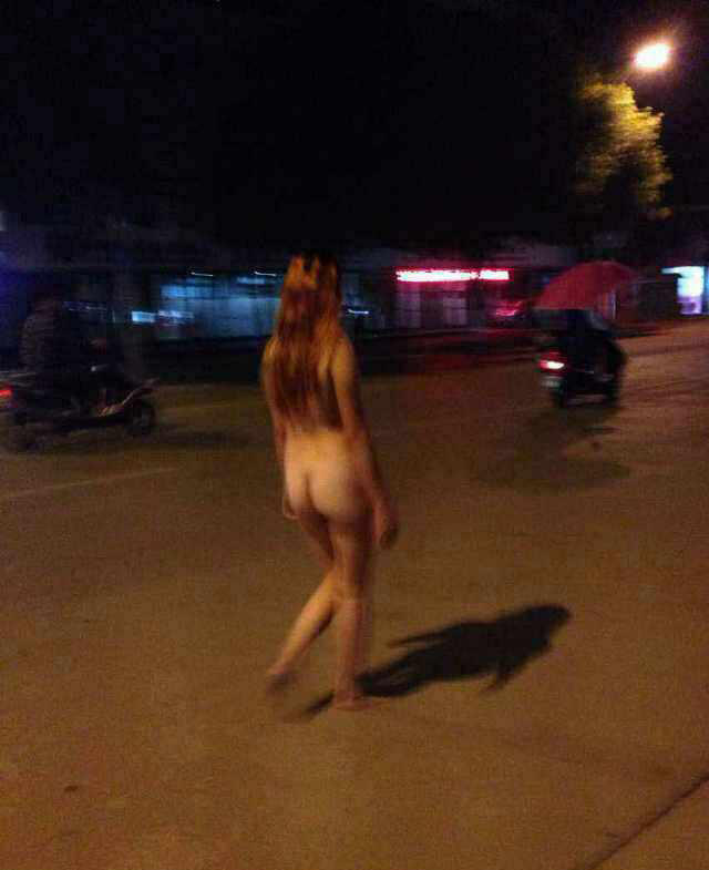 曝光广西龙州 一女祼体压马路（裸奔）绕城一圈仅为iPhone6