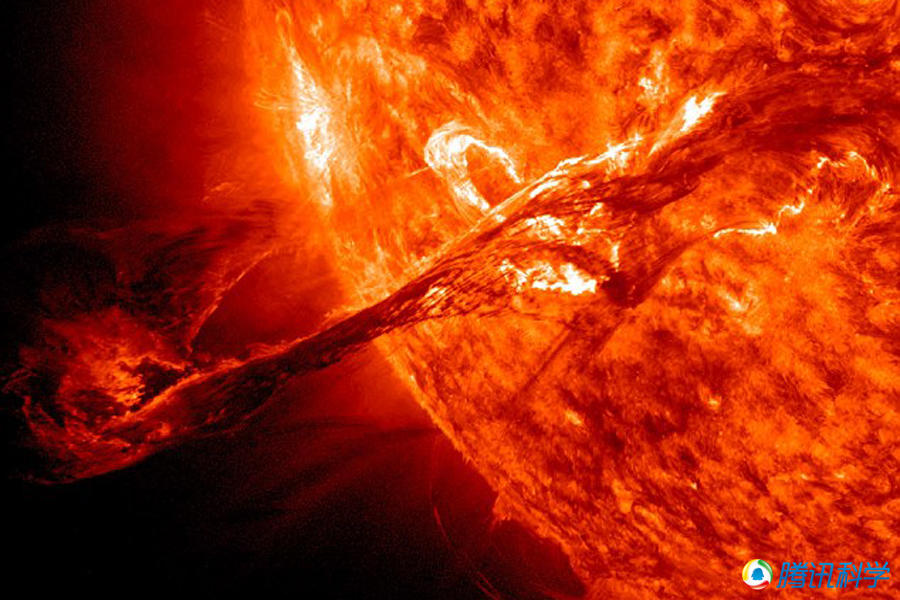科学家发现太阳表面出现异常“能量云”