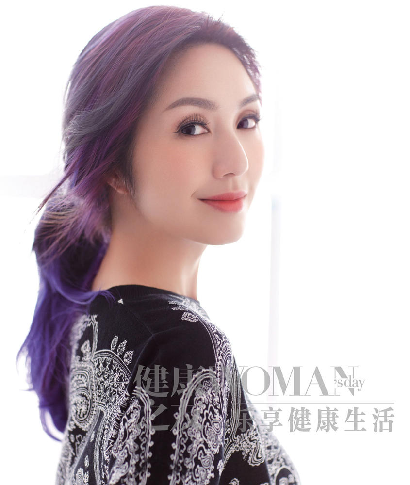 杨千嬅紫发童颜好身材 甜美大片嫩滑肌肤露美