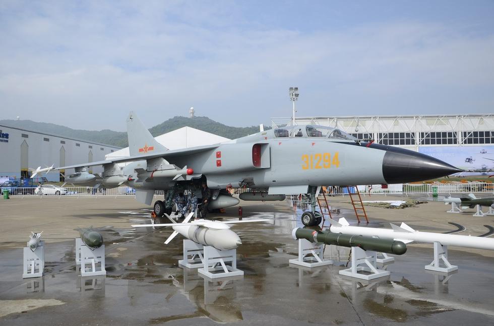 组图:飞豹战机“摆地摊” 展示全套武器装备 - AcFun弹幕视频网 - 中国宅文化基地