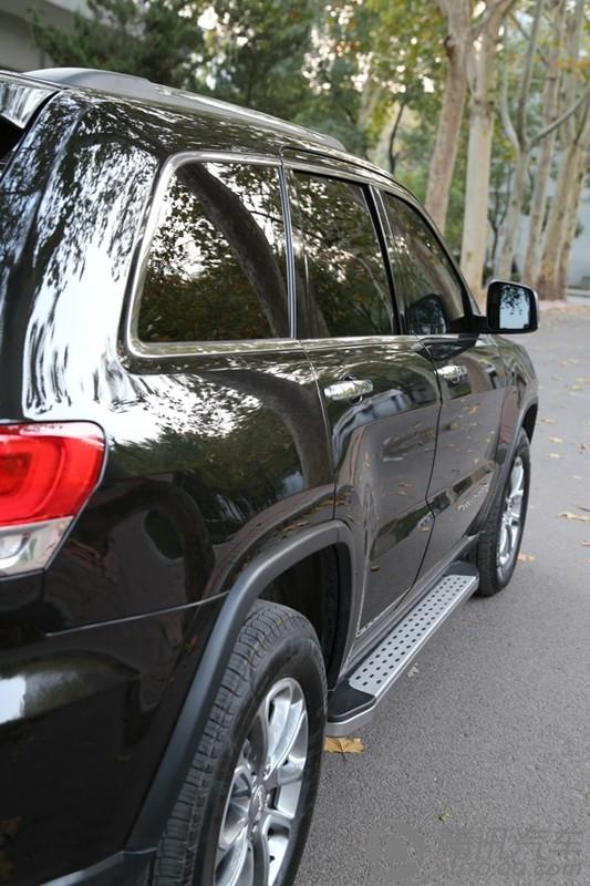 漂亮媳妇拍大片 霸气黑色大切诺基提车感受