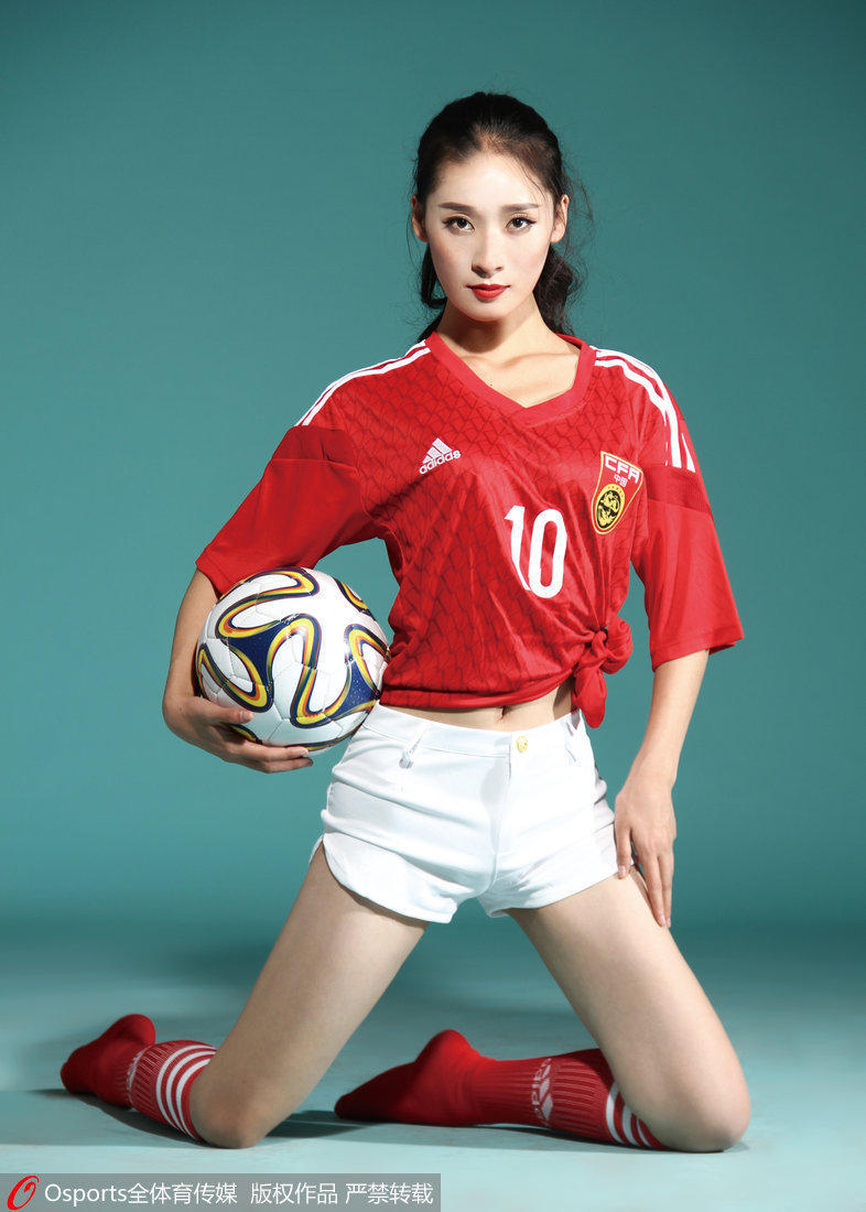 高清:宝贝队服+丝袜演混搭性感秀助威国足 - 阜城 - 长城论坛 -