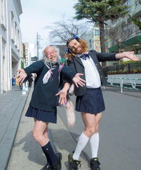 水手服爷爷会师大胡子辣妹 奇葩伪娘谁胜一筹?
