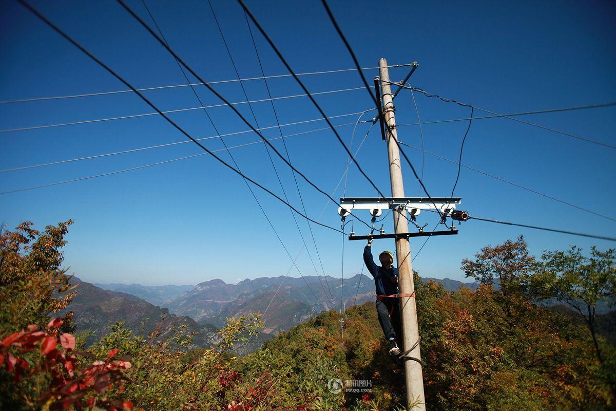 中国人的一天:“铁腿”电工