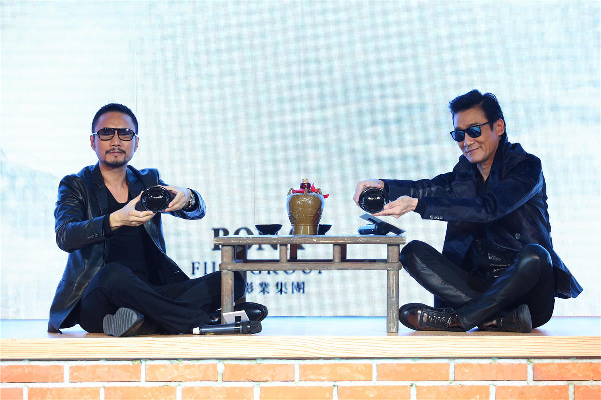 《威虎山》曝预告 杨子荣座山雕炕头对饮很有爱