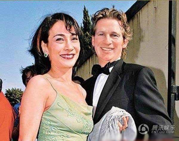 赌王长房<em>女儿</em>医院探父 何超雄长相不似其他妹