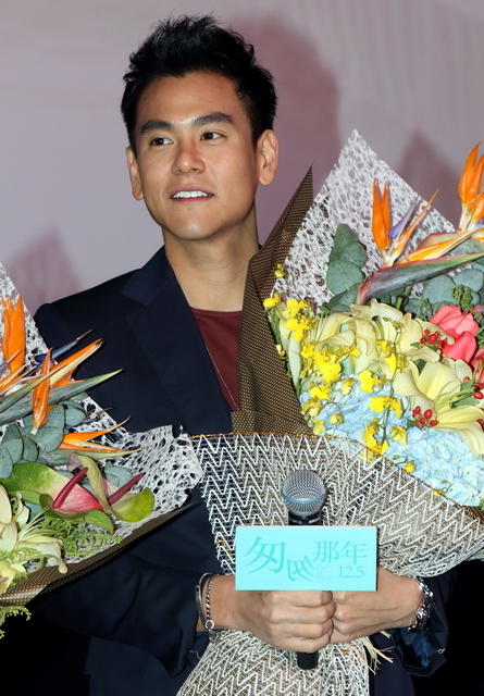 《匆匆那年》到沪 彭于晏抠鼻拼帅刘亚瑟欲丢