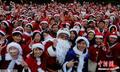 日本数百“圣诞老人”参加慈善长跑