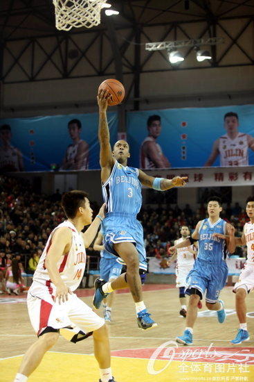 踢足球打篮球哪个挣得多 中超大手笔完爆CBA