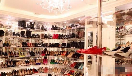 吸毒女主播王婧奢华衣橱曝光 名牌鞋四五百双