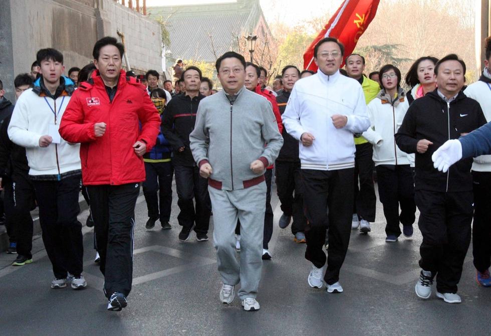 南京落马书记杨卫泽元旦长跑迎新年