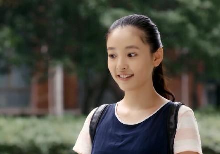 昨日回汉短暂歇息的吴倩接受了