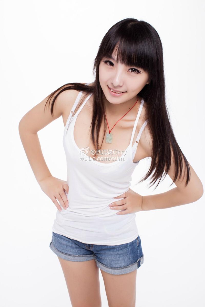 西瓜妹刘梦嘉性感cos海贼王福利 巨乳呼之欲出