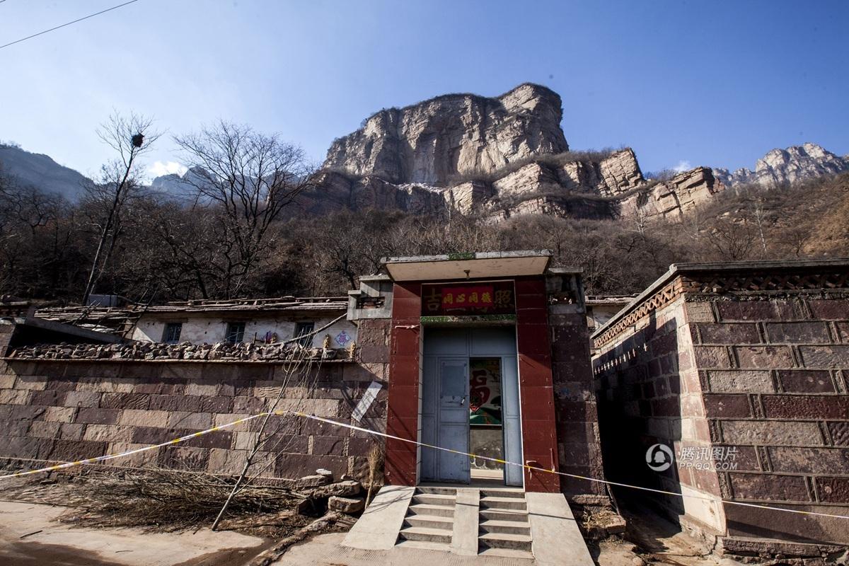 河南<em>林州</em>发生山体倒塌 巨石砸穿农家院 - 谈天