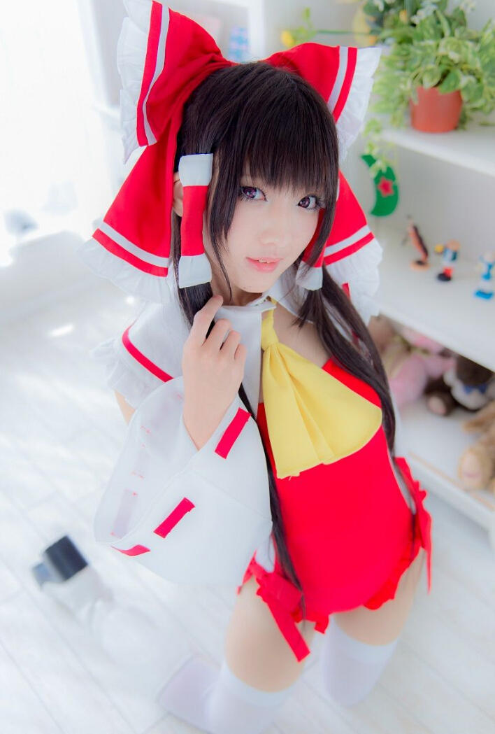 cosplay女 美腿,Cosplay女英雄 cos 激萌小美女大秀美腿 博丽灵梦cos赏