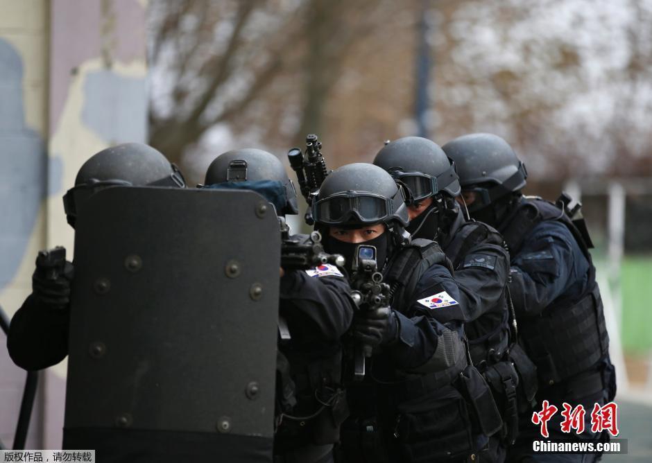 组图:韩国特警与特种部队进行联合反恐演习_新闻_腾讯
