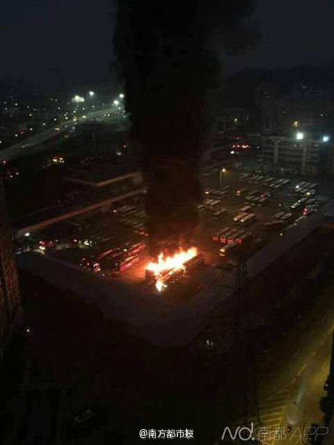 佛山顺德客运站场内3辆客车着火爆燃 事故原因正在调查