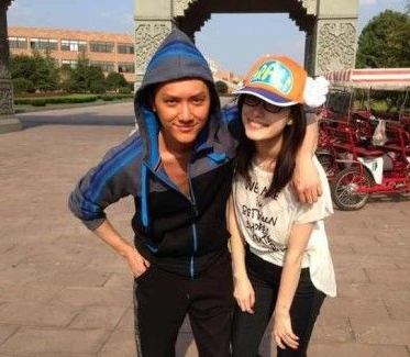  冯绍峰 家庭背景  冯绍峰父亲 是亿万富豪吗_广州