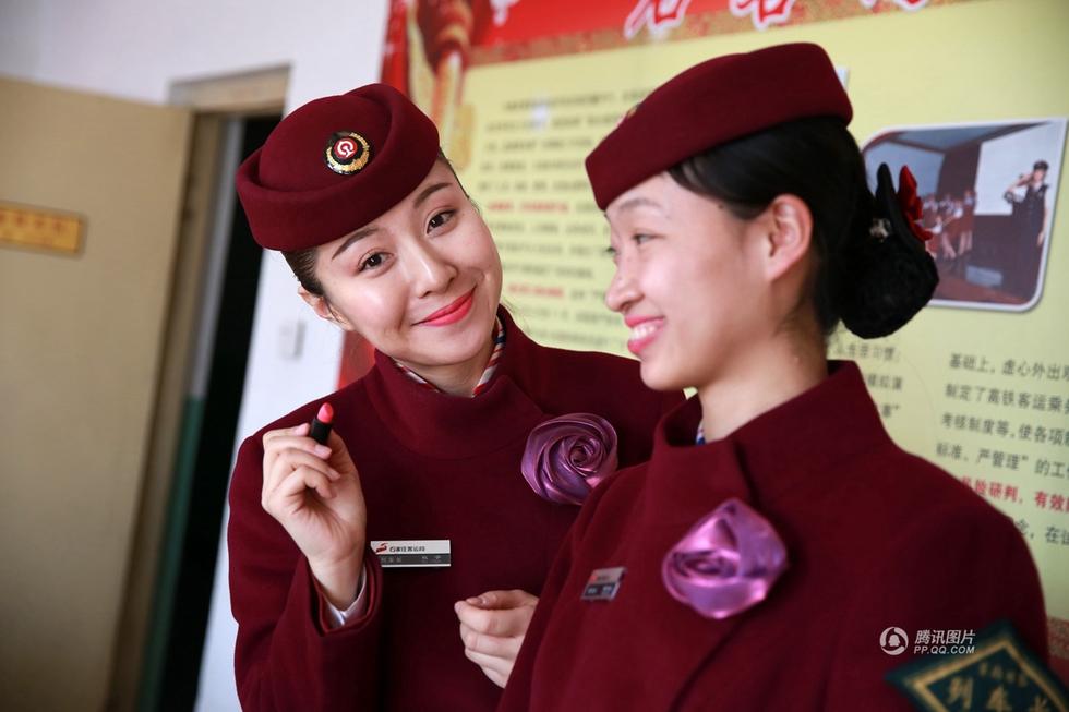 中国人的一天美女高铁列车长姚宁个人资料 生活照片