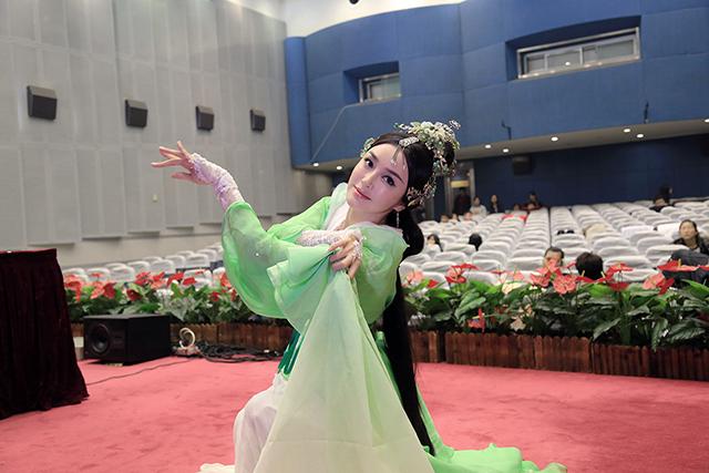 《<em>国色天香</em>》被毙 四大美人无缘羊年春晚_武