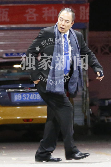 大衣哥晒ps全家福图片