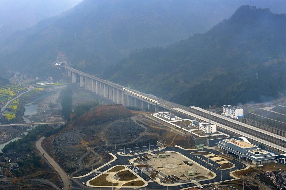 铁路客运专线桥隧相连段桥式方案的选择