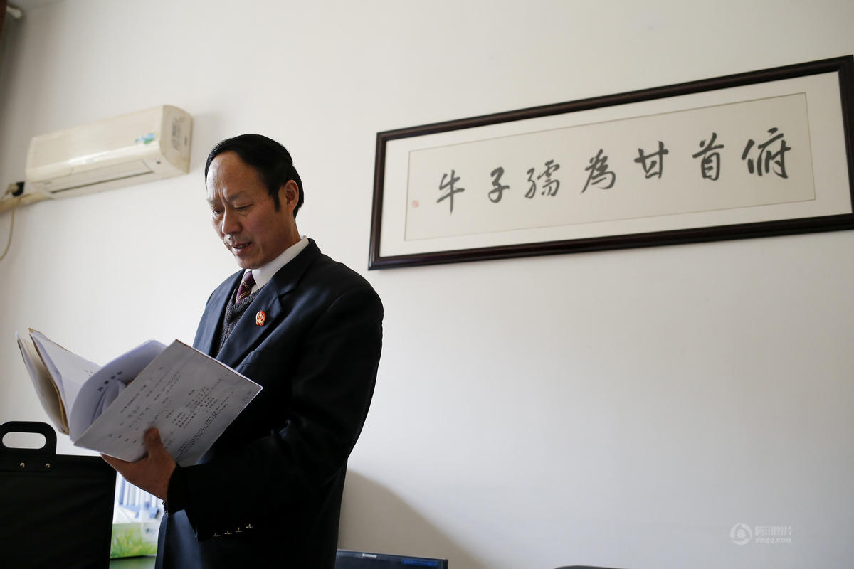 【中国人的一天】“背篼法官”郭兴利