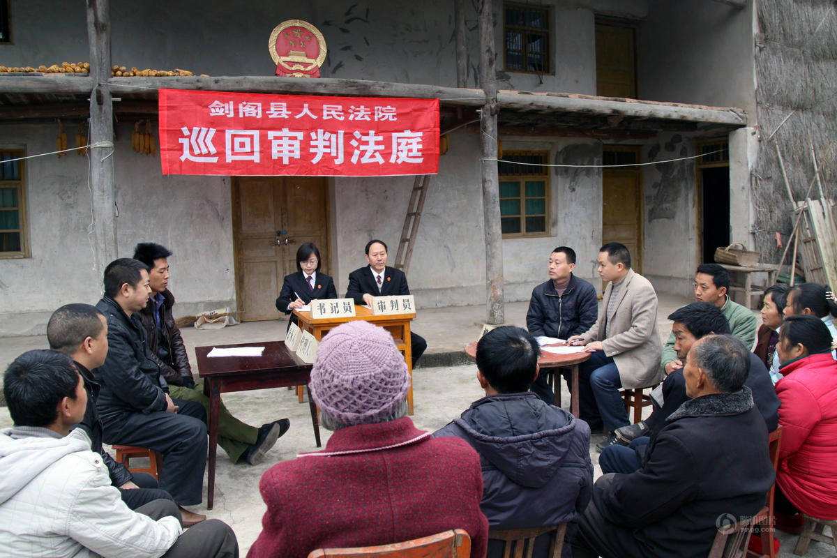 【中国人的一天】“背篼法官”郭兴利