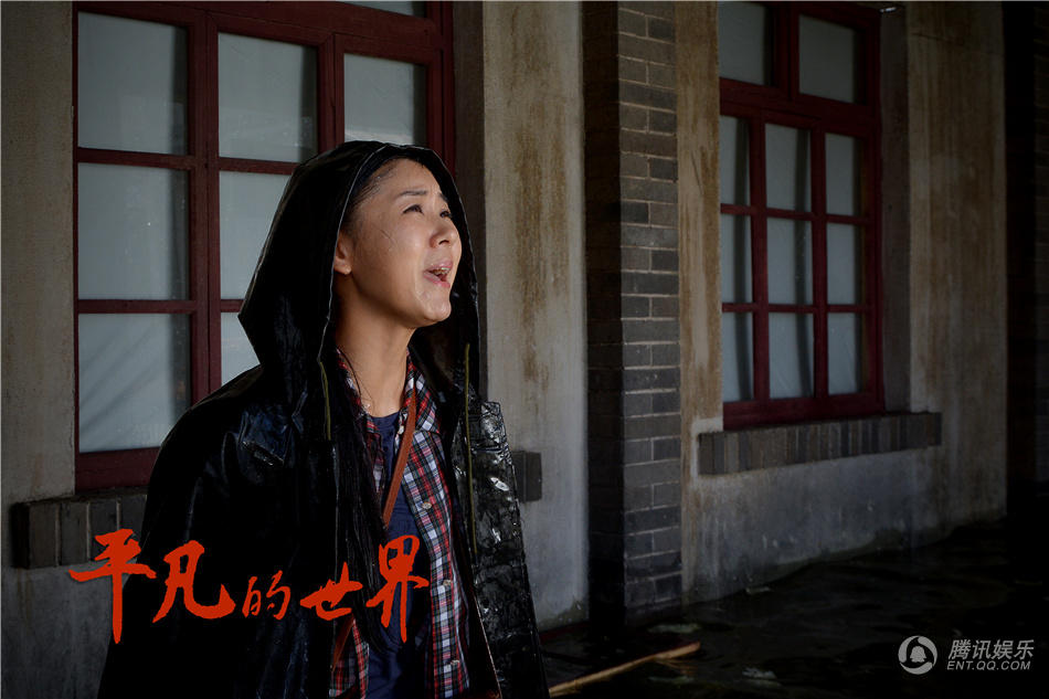 《平凡的世界》热播 李小萌化身最美女记者