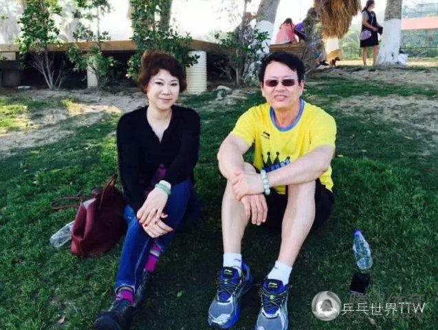 组图:国乒踢足球卖肉训练 张继科自组BBC锋线