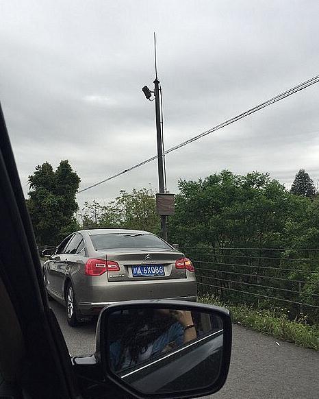 怎么举报车辆占用应急车道 12249708_980x1200_0.jpg