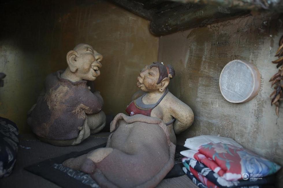 北京刘老根会馆将恢复营业 橱窗不雅泥塑露胸