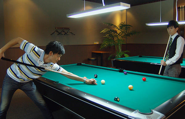 你去过的网吧是什么样?国外与国内的网吧对比