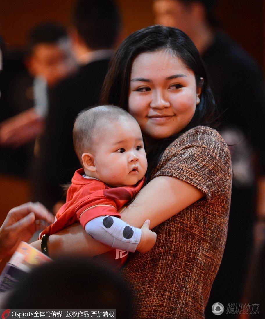 张琳芃爱妻与孩子. 图片 131k 912x1100 张琳芃