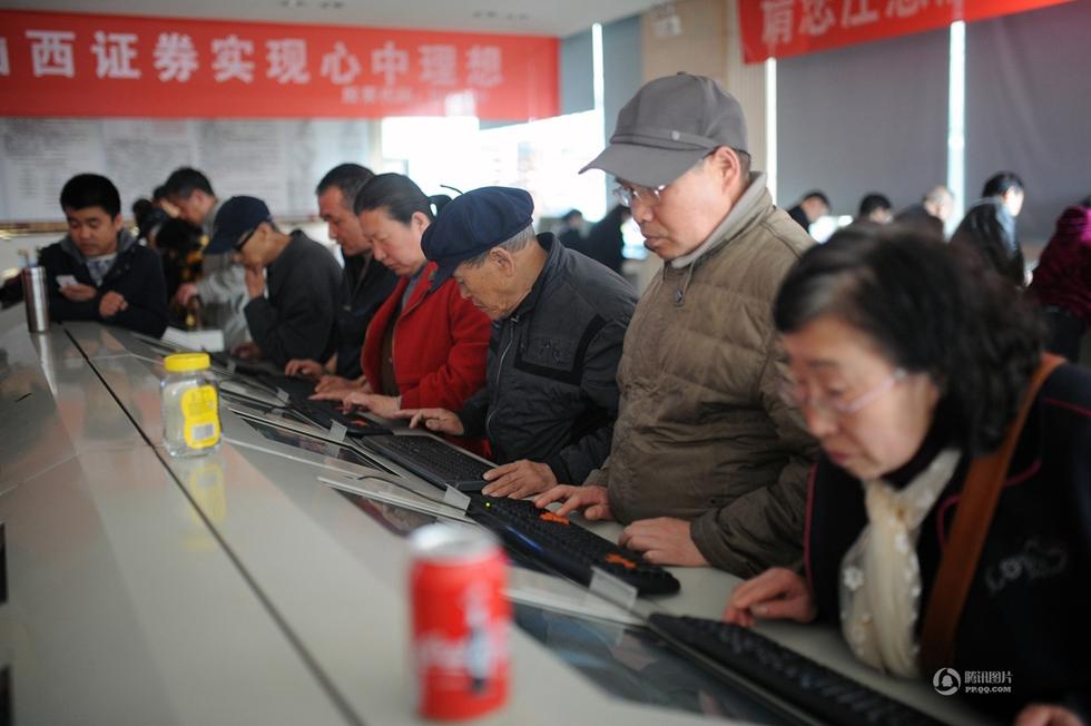 【图片故事】牛市下股民百态