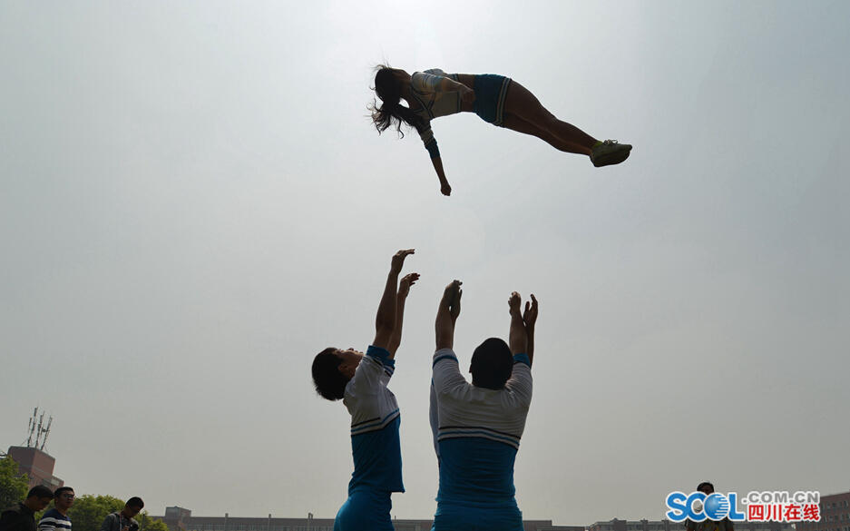 <em>男生</em>撕<em>女生</em>的衣服 <em>男生绑架女生</em>的长<em>故事</em> _男