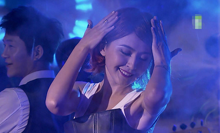 热依扎《练习生》黑网登台 劲爆热舞看呆汪东