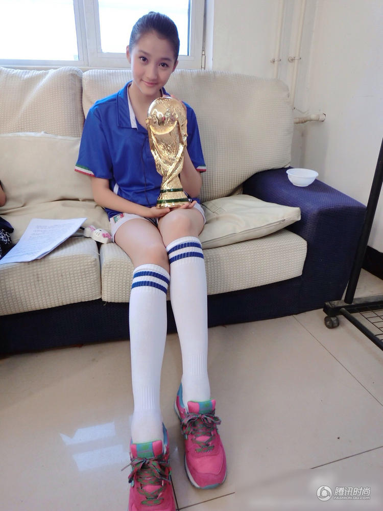 18<em>岁妹子</em>关晓彤腿长一米?90后的大长腿太逆天