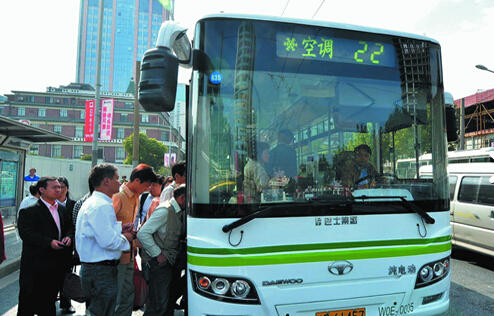 上海社科院调查:市民上下班等公交不超十分钟_大申网_腾讯网