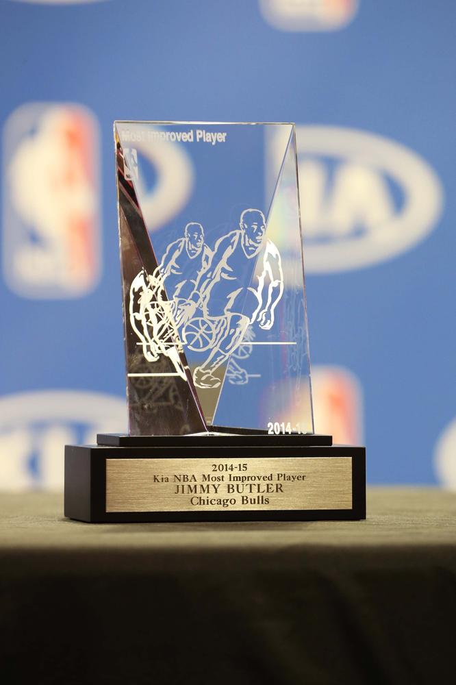 NBA:巴特勒荣获最快进步奖 奖杯+汽车带回家