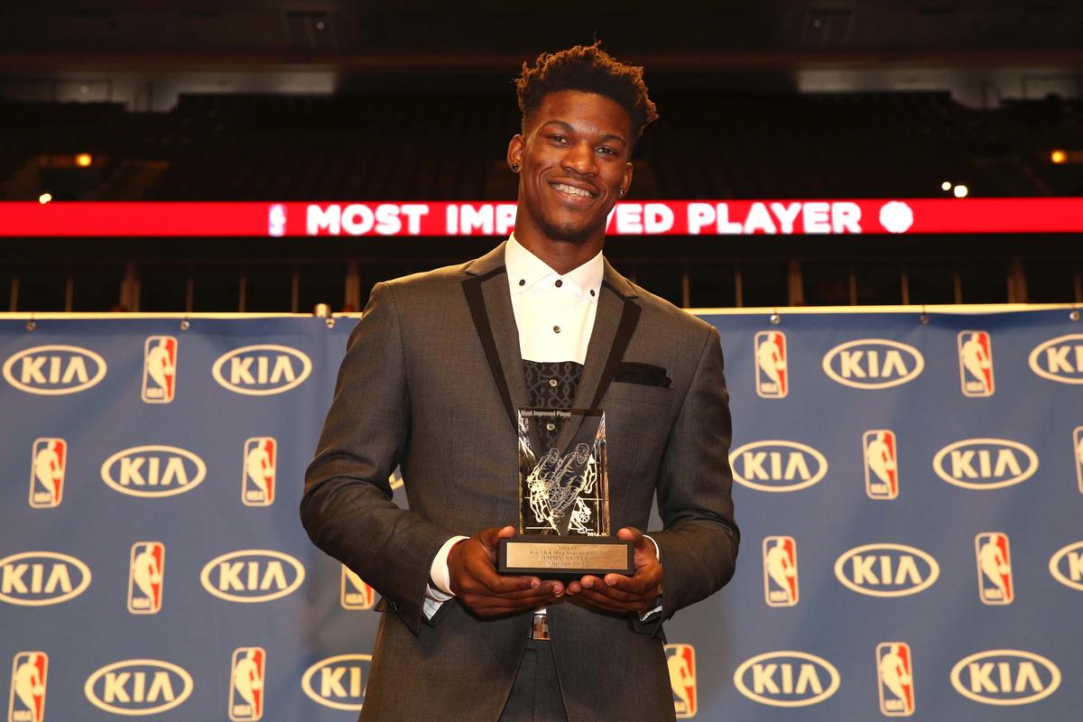 NBA:巴特勒荣获最快进步奖 奖杯+汽车带回家