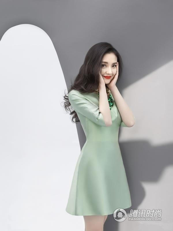 孙茜红唇展<em>淑女</em>魅力 端庄<em>姿态</em>迷人_服装人物_