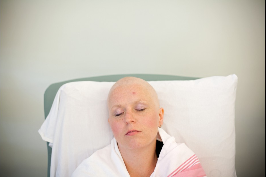 媒体报道 加拿大母子同时罹患癌症 相互鼓励共患难     在经过化疗后