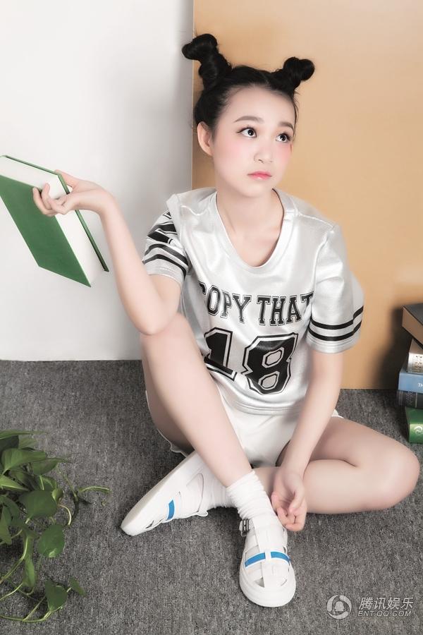 拍照活泼可爱 12604646_980x1200_281.jpg